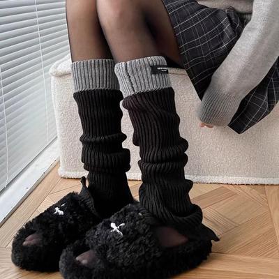 Dicke gestrickte weiße Beinwärmer für Damen für Herbst und Winter, Color-Block Waden- und schwarze Mittelfuß-Slouch-Socken
