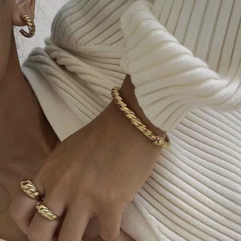 New 2024  Gold Plated Croissant Dome Ring Twisted Braided Gold Plated Ring Chunky Signet Ring for Women