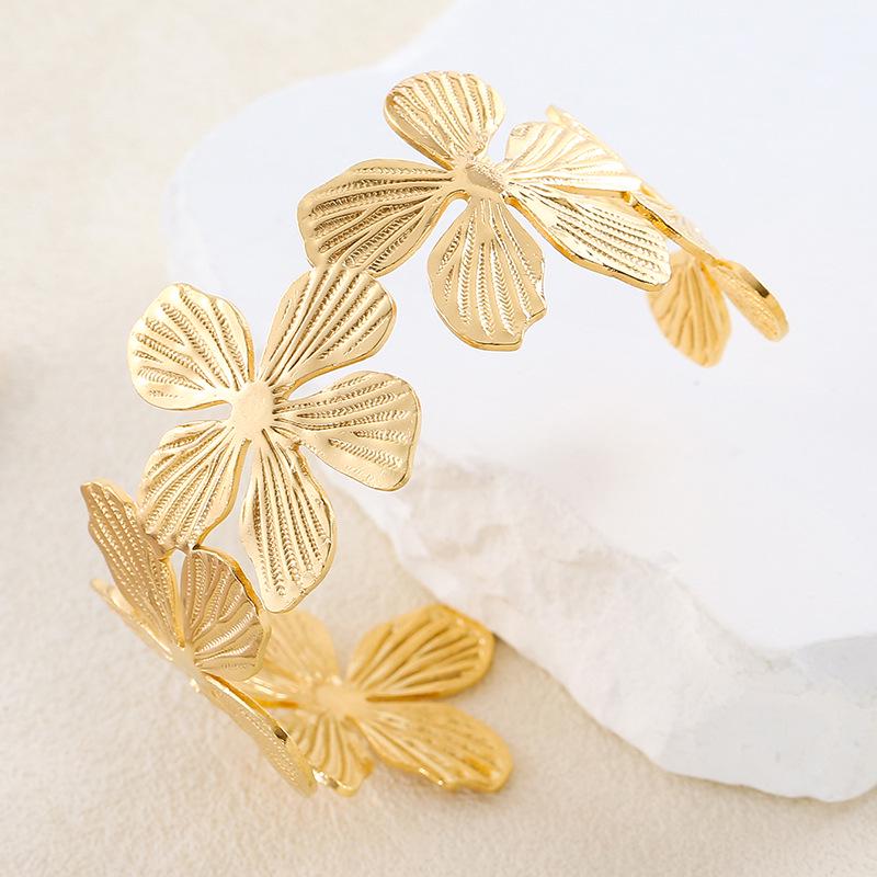 Women s 18K Gold-Plated Titanium Steel Bracelet - Openable Flower Wings Design