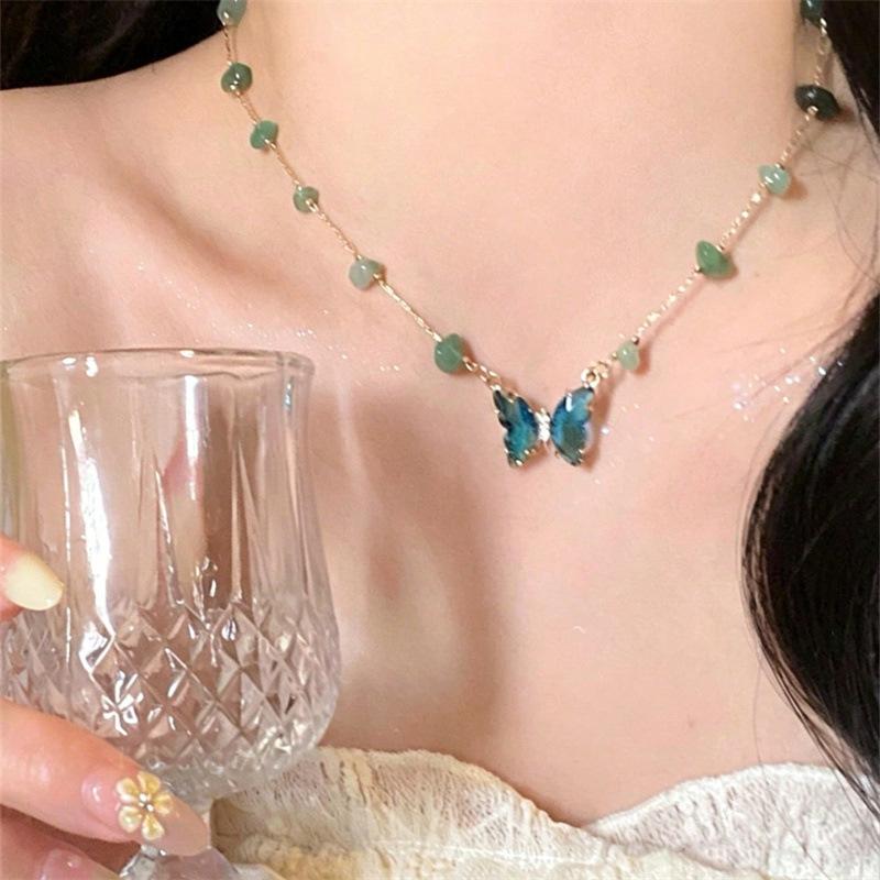 Ethnic Dopamine Irregular Beaded Butterfly Necklace Women Exquisite Crystal Fashion Pendant Jewelry Gift