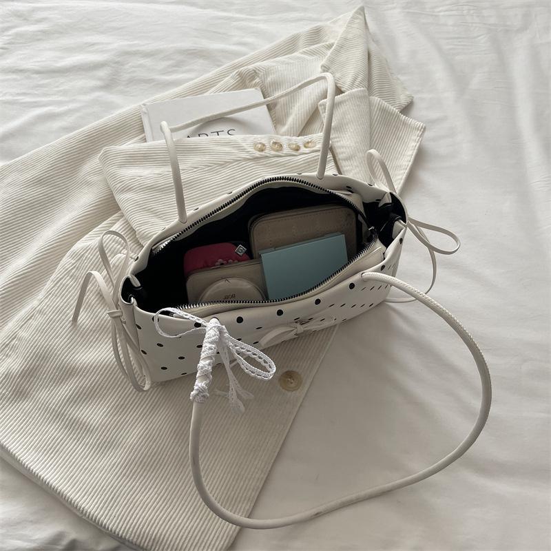 City Chic French Shoulder Bag Women's Fashion Butterfly Knot Underarm Bag Versatile Minimalist Style Handbag