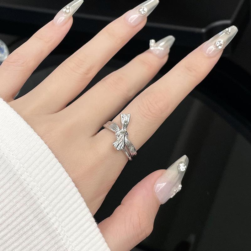 Nischendesign Unregelmäßiger Plissierter Bogen Bonbonring Damen Kaltwind Zeigefinger Offener Ring Fortgeschrittener Sinn