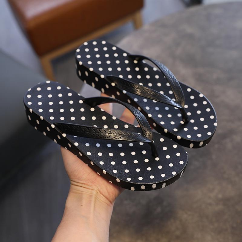 

Летние шлепанцы на толстой подошве с противоскользящим покрытием и средним каблуком для ношения на открытом воздухе 38 чёрный