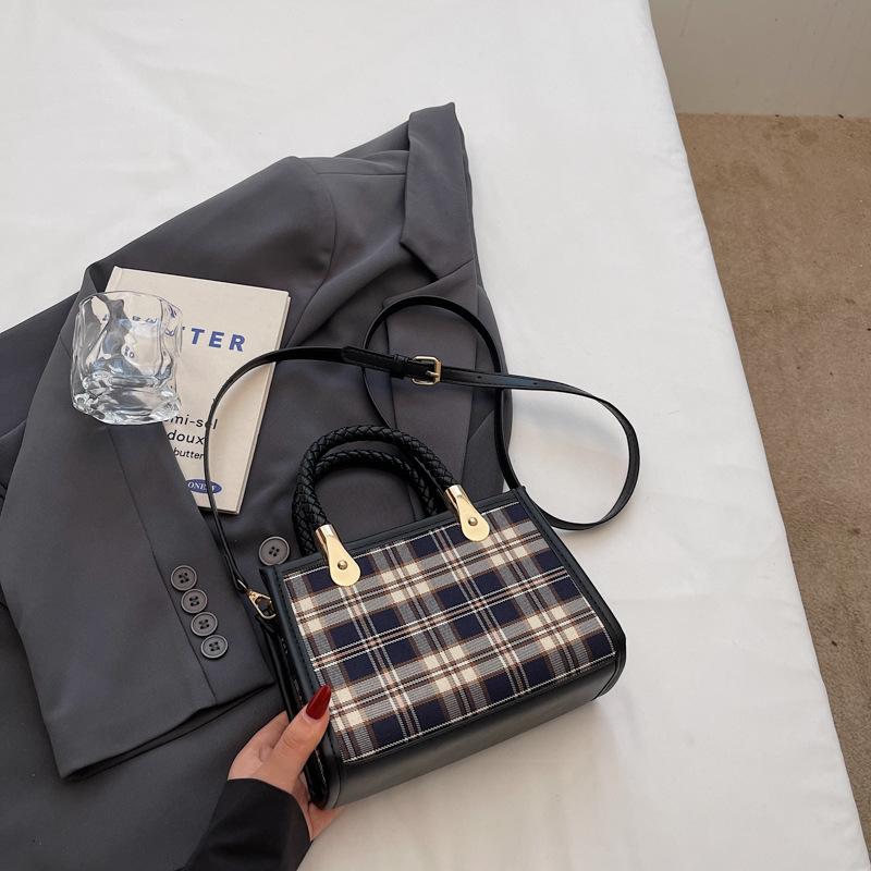 Korean Foreign Style Handbag Women's 2025 New Fashion Plaid Small Square Bag High Value Single Shoulder Messenger Bag Women