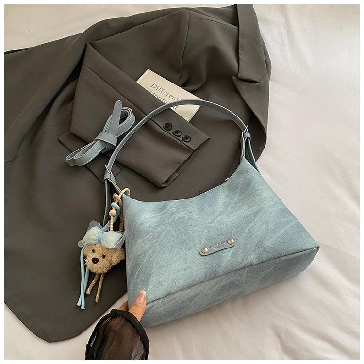 

Casual soft surface niche design bag women s 2025 new popular hand-scratched messenger bag simple shoulder underarm bag синій