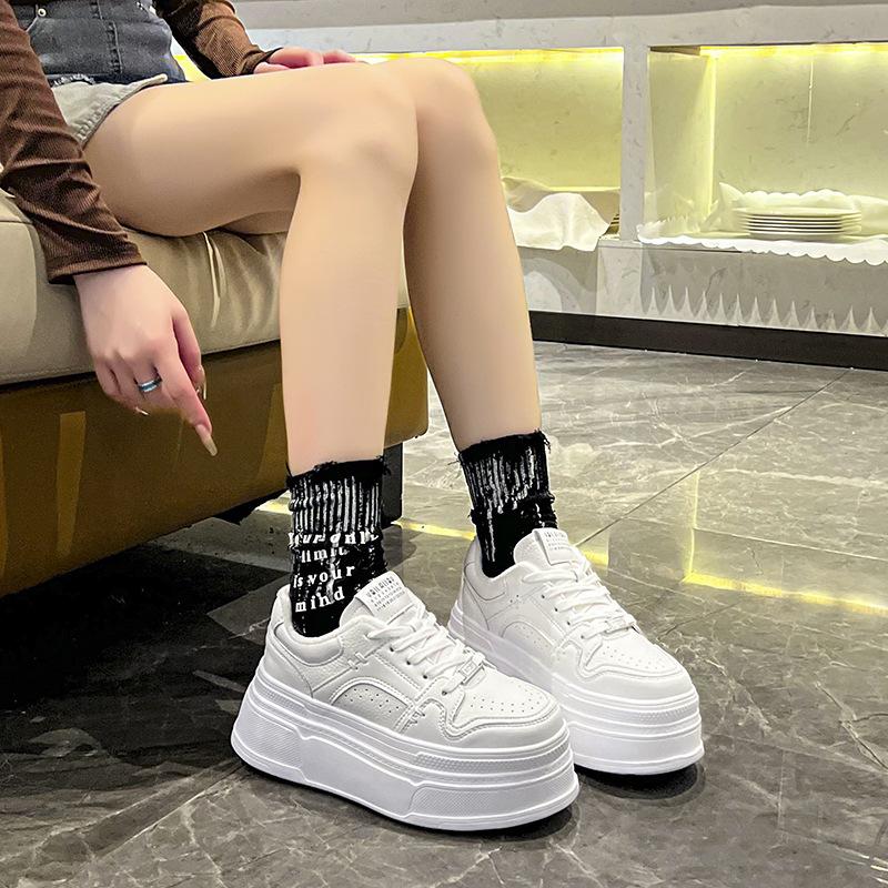 Leather platform white shoes women's 2025 new autumn and winter velvet versatile small board shoes heightening casual sports shoes