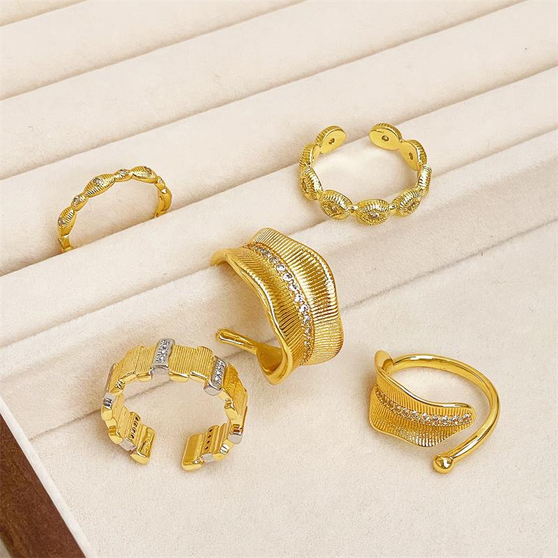 Medieval Light Luxury Italian Brushed Banana Leaf Ring High Sense Retro Court Style Personality Zircon Niche Ring Female