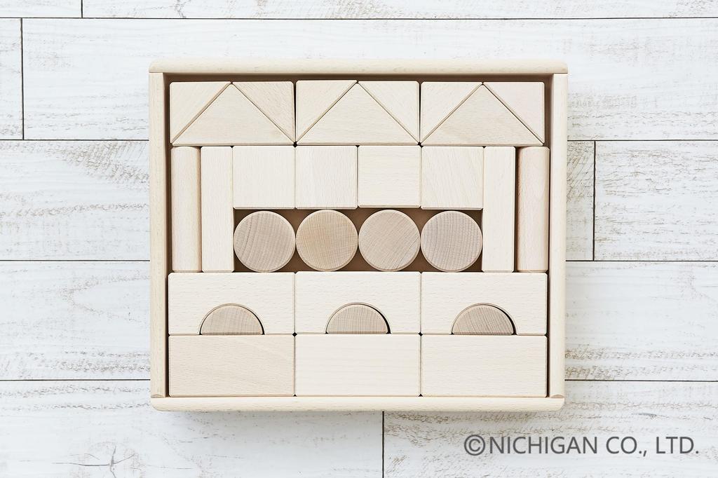 Made in Japan from natural wood, unpainted building blocks. Nichigan U1 30-piece set with wooden storage box.