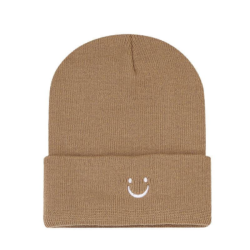New cute little smiley face simple embroidery knitted hat men's and women's college style versatile wool stacking hat