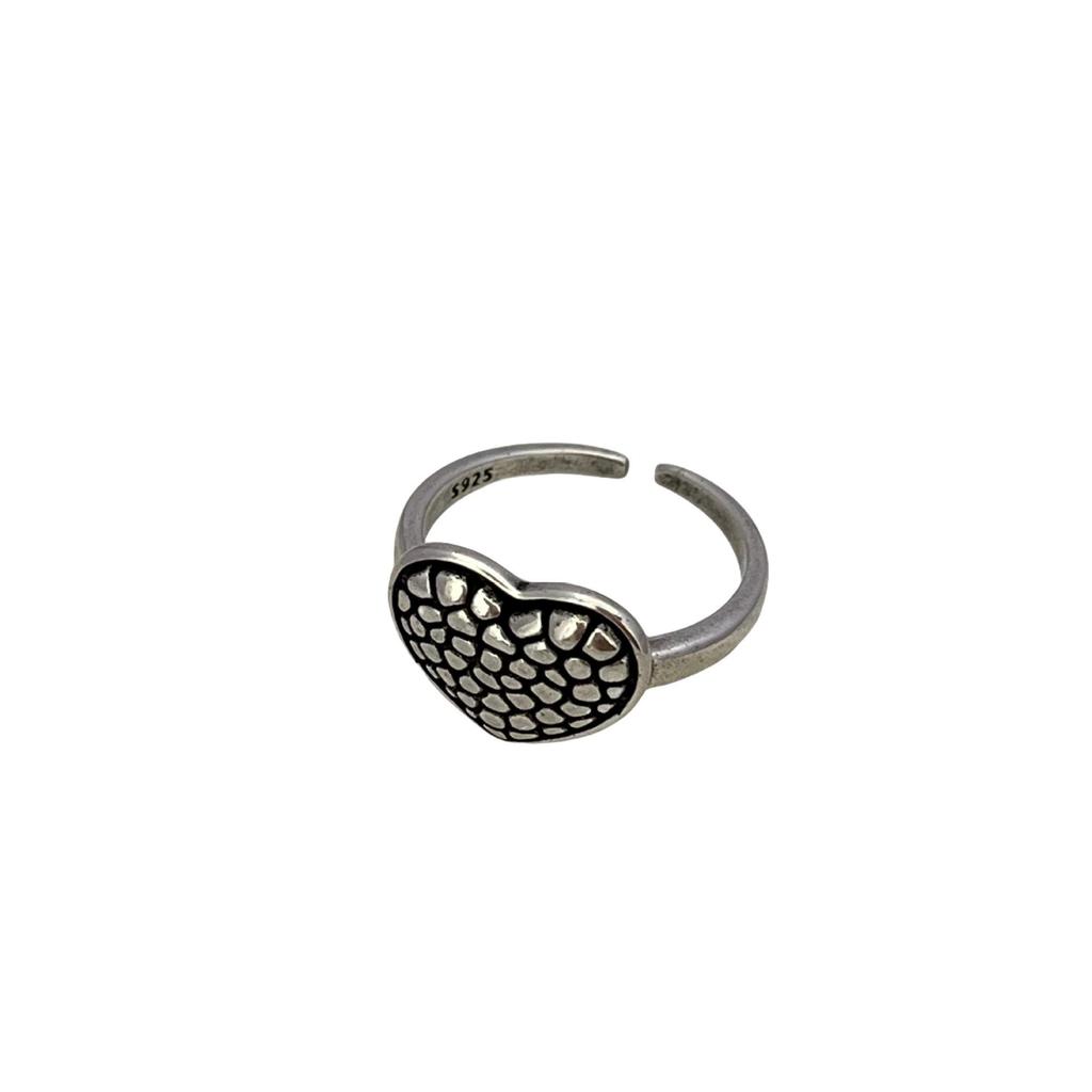Handgehämmerter verstellbarer Ring in Herzform - Minimalistischer unregelmäßiger Vintage-Stil für Damen