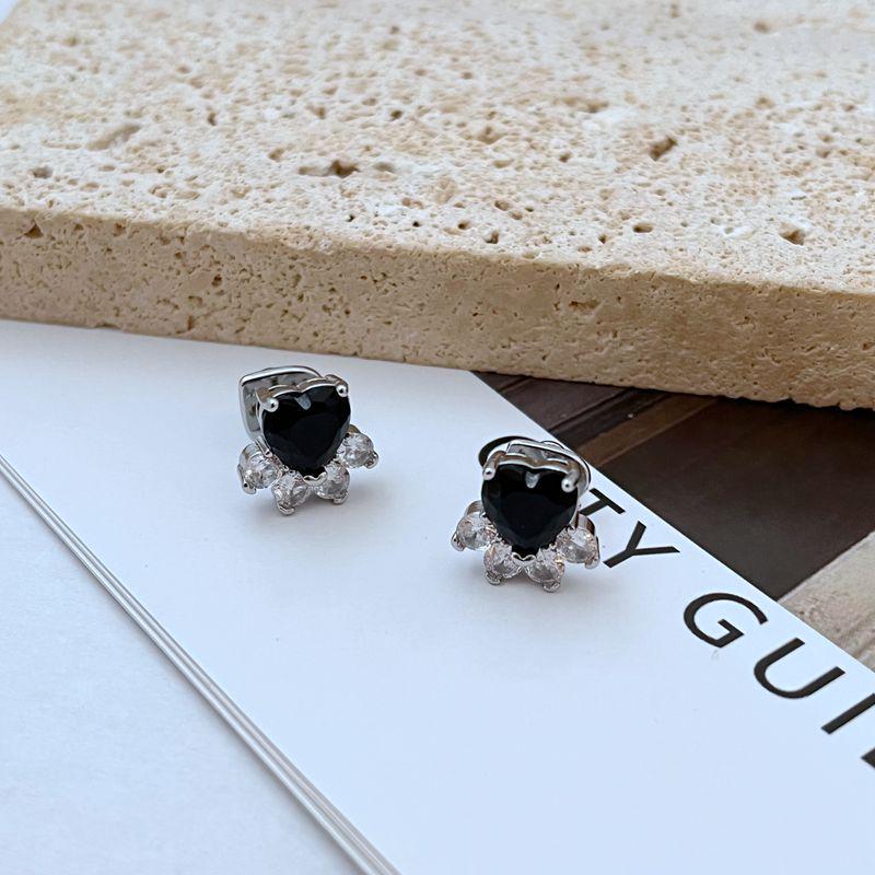 

Серьги-пусеты в форме сердца с цирконом - Роскошный и милый стиль