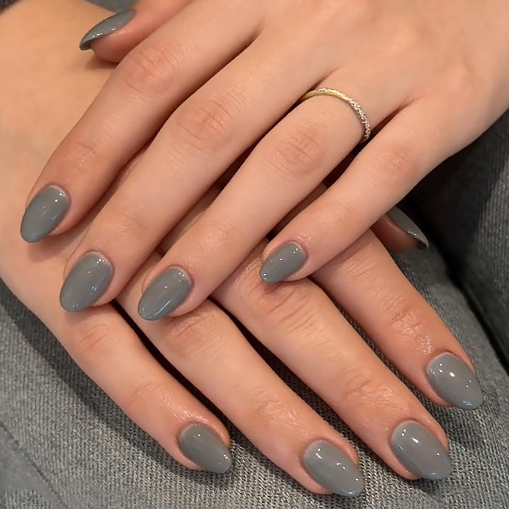 Светло-серые глянцевые накладные ногти - Короткие овальные однотонные, 32 высококачественных съемных штуки