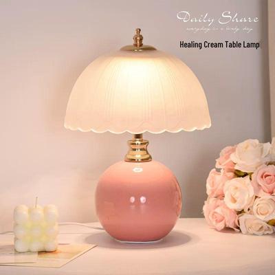 Luxe Nachttafel Lamp in Crème Stijl - Creatief Sfeerverlichting voor Slaapkamer en Bruiloften