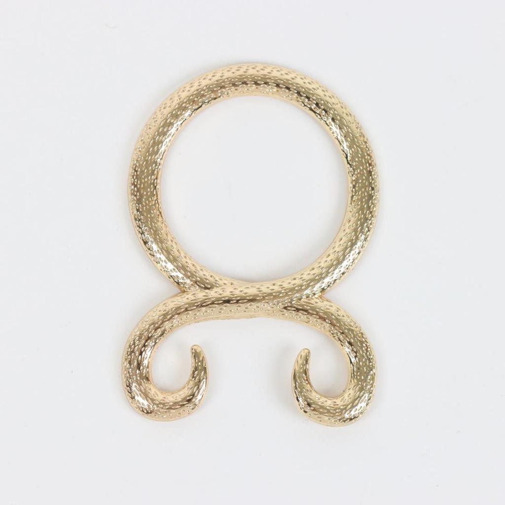 Serpentinenförmiger nordischer mittelalterlich-renaissancezeitlicher Webgürtel mit dekorativer Taillenkette