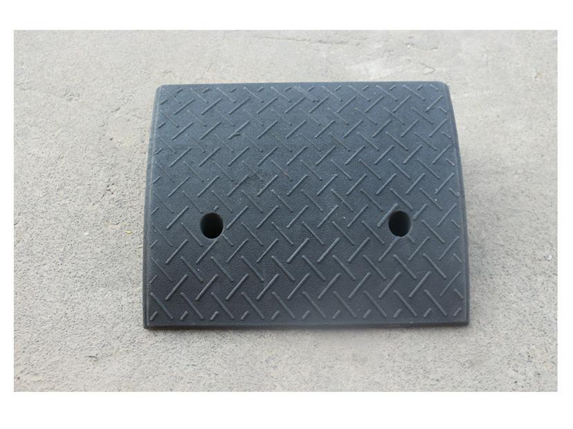 Portable Rubber-Plastic Curb Ramp Mat for Car