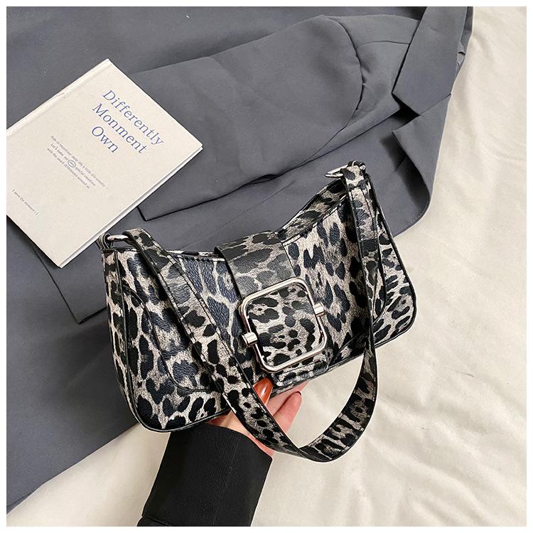 Leopard print niche design fashionable shoulder bag women's autumn and winter new high-end texture foreign style versatile casual armpit bag