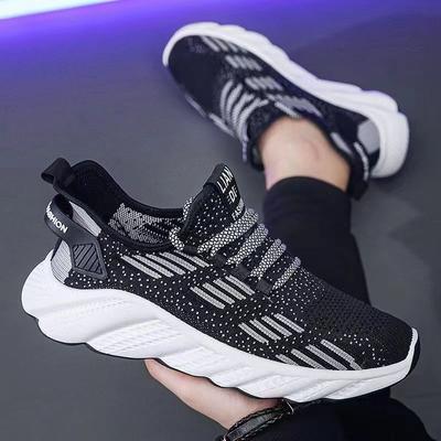 Spring and Summer New Mesh Breathable Men's Shoes, Thin, Anti Slip and Wear-resistant Running Sports and Leisure Shoes
