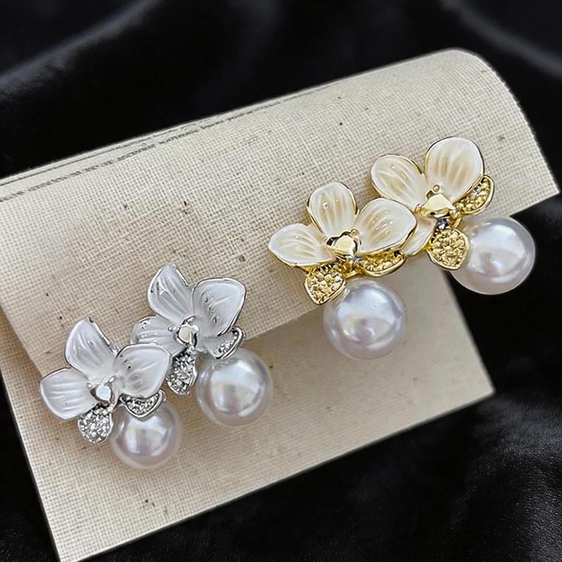 Silver Needle Pearl Drip Oil Flower Stud Earrings: High-end, Fashionable, Sweet Style Jewelry for Women