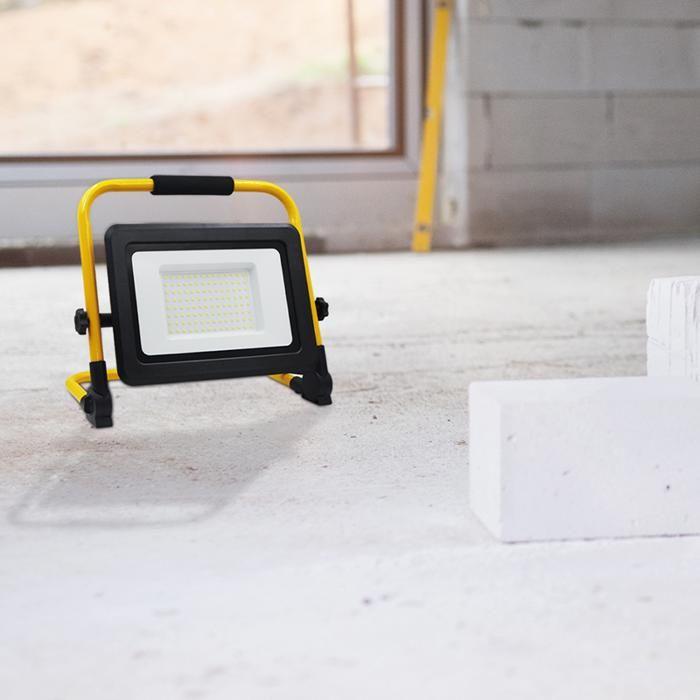 100W 8500lm IP65 Portable LED Floodlight On Stand