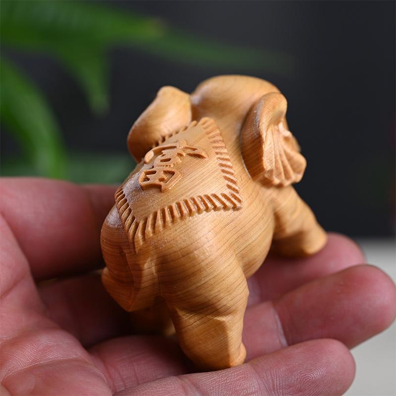 Hand-Carved Wooden Elephant Figurines Cute Elephant Statue Decorative Ornament Home Desktop Decor Car Decoration