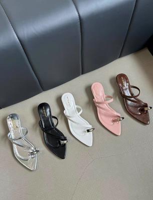 Modne Buty Damskie Kapcie Klapki Outdoor Znitowane Szpiczaste Na Koturnie Pantofle Gumowe Klapki 2025 Hawajskie Eleganckie Sandały