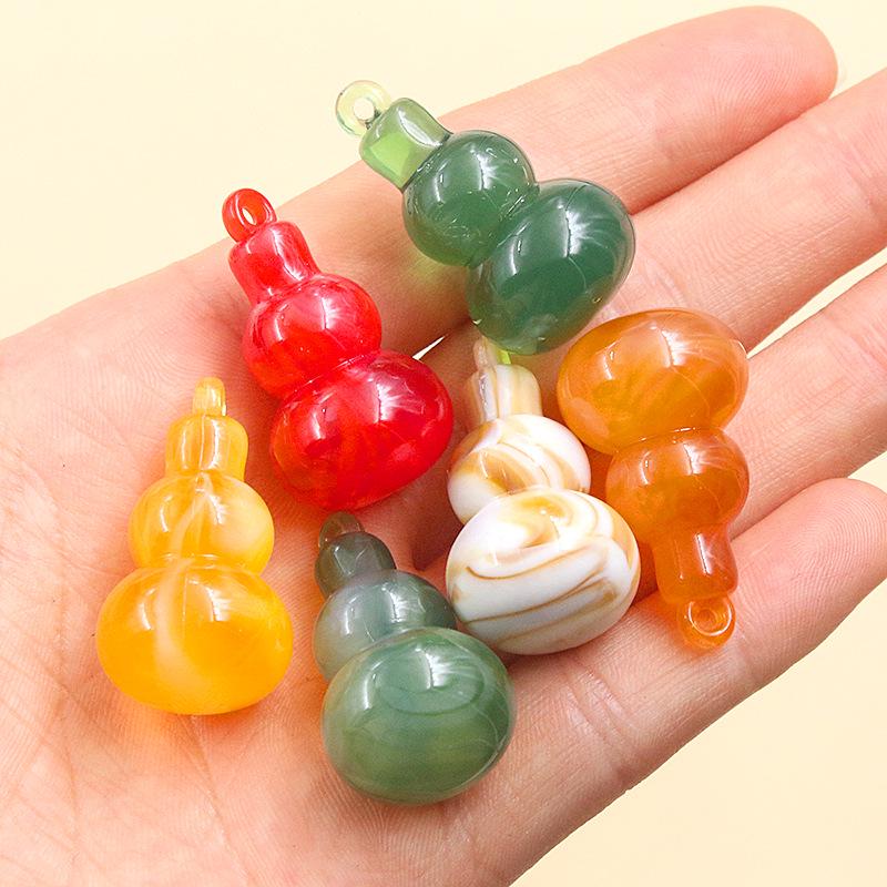 Gradient Gourd Pendants: 6 Multicolored Resin Charms (18x31mm) for Bags, Phones, and Clothing.
