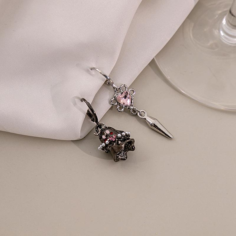 European and American Halloween Asymmetrical Heart and Pearl Ghost Earrings