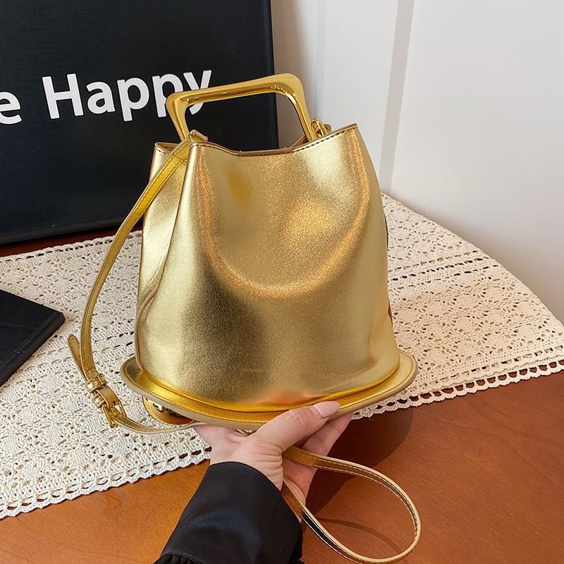 

Niche Design High-end Bucket Temperament All-match Women s Bag Portable One-shoulder Cross-body золотистий