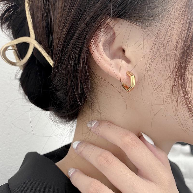 

Korea Rhombus s925 Sterling Silver Stud Earrings - Unique, Simple Design for Women, Summer 2022 Trend 925 Silver