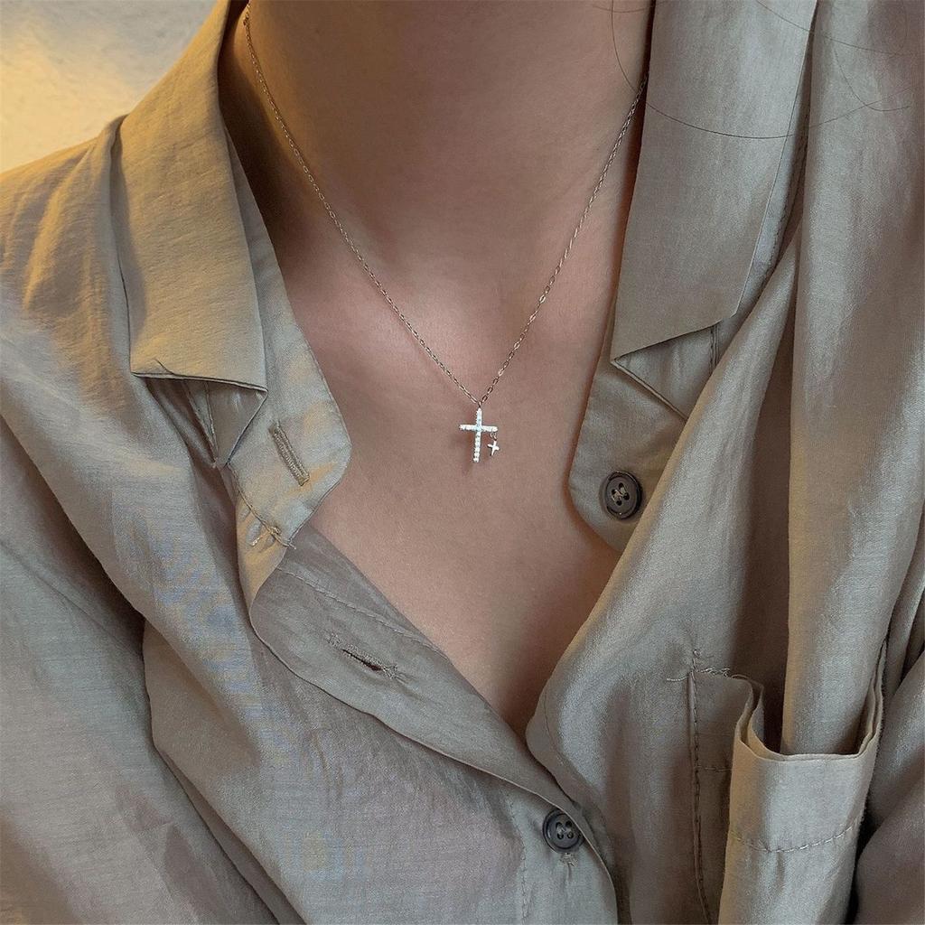Elegant Cubic Zirconia Cross Pendant Necklace Titanium Steel Neck Chain Jewelry for Daily Wear Gift Giving