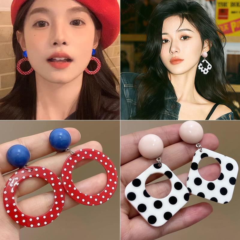 2025 New Retro Hong Kong Style Colorful Earrings: Luxury, High-End Studs, Exaggerated Fashion for Women