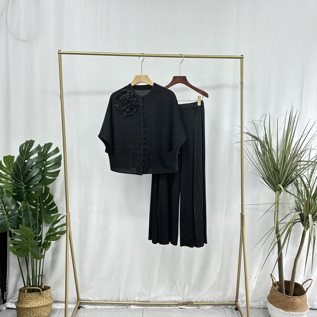 Women's Retro Frog Button Long Sleeve Top & Pantsuit - Miyake Two-Piece Set for Autumn