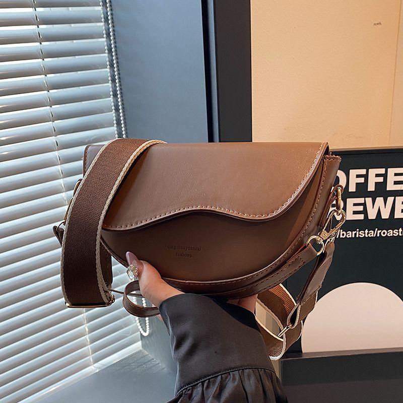 Premium Sense Bag Women's New Popular Leather Surface Shoulder Armpit Bag Niche Broadband Messenger Bag Versatile Advanced