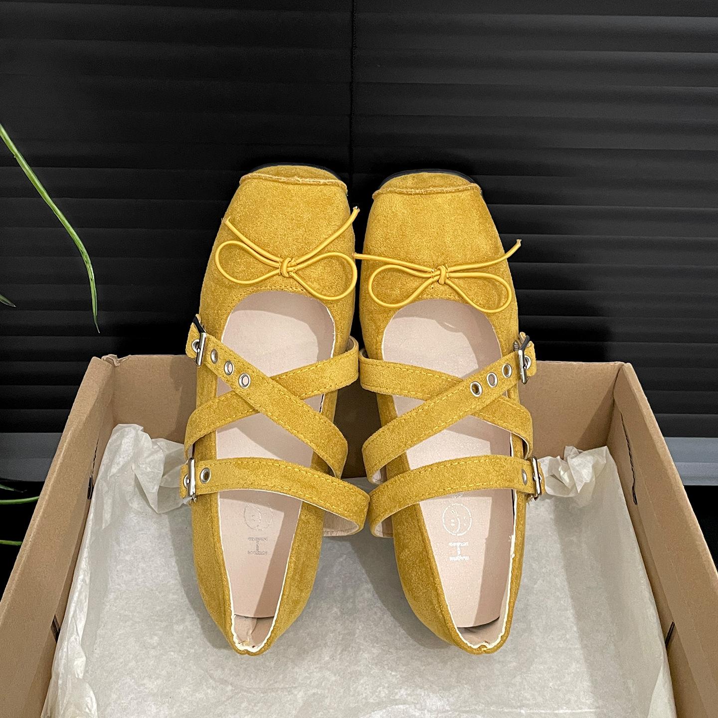 

Red retro French square head shallow mouth flat sole shoes women s summer 2025 new models with skirt inner height increase Mary Jane shoes 40 жёлтый