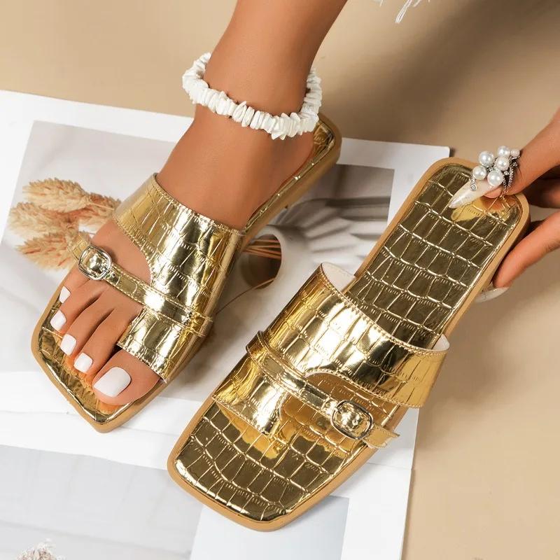 Madingos vasarinės šlepetės 2024 Naujos didelio dydžio moteriškos plokščiapadės prabangios lauko paplūdimio šlepetės moteriški sandalai madingo dizaino šlepetės