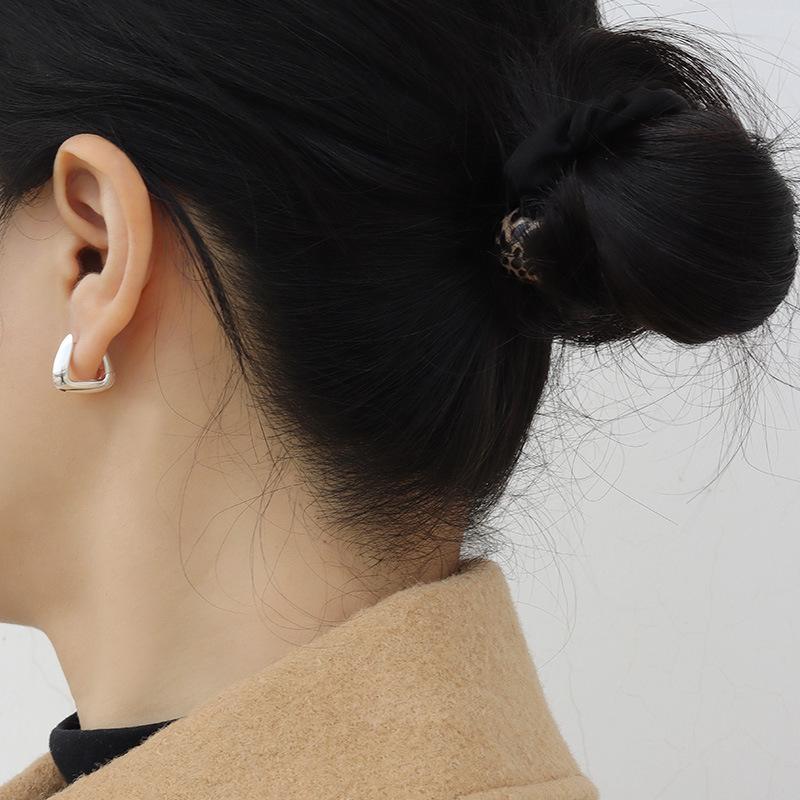 Glossy U-shaped Ear Buckle Women's Niche Design High-end Basic Square Earrings Simple Commute