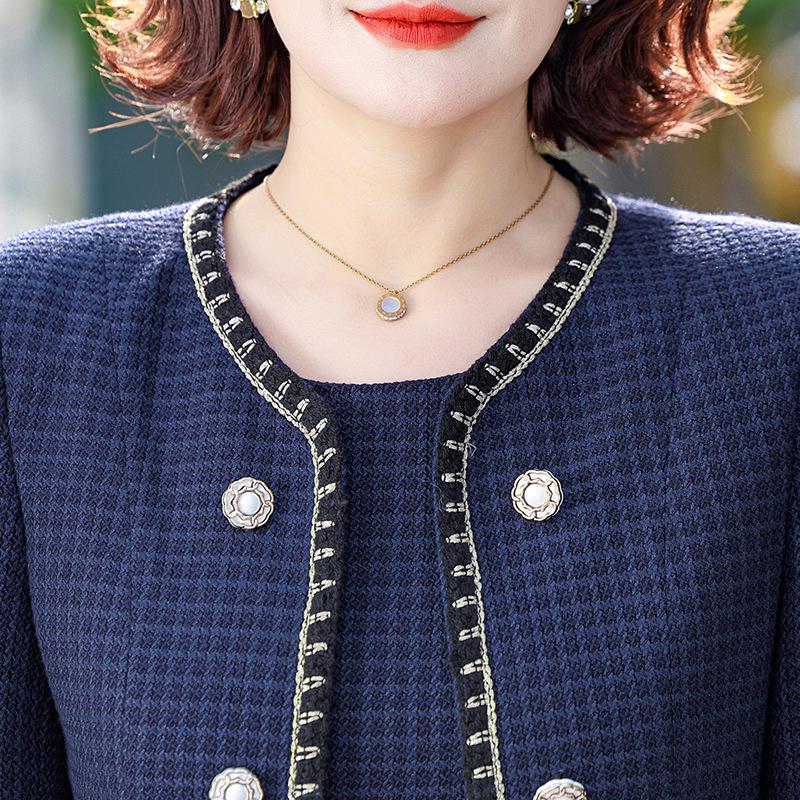 Costum din două piese de primăvară 2024 pentru femei de vârstă mijlocie (40-60)