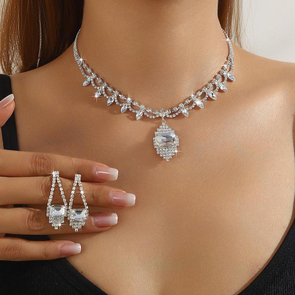 Elegant Crystal Necklace & Earrings Set for Weddings and Banquets