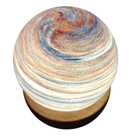 

Прикроватная лампа Романтический дизайн планеты Привлекательный свет Мягкий потрясающий визуальный эффект Высокопрозрачная стеклянная крышка 3