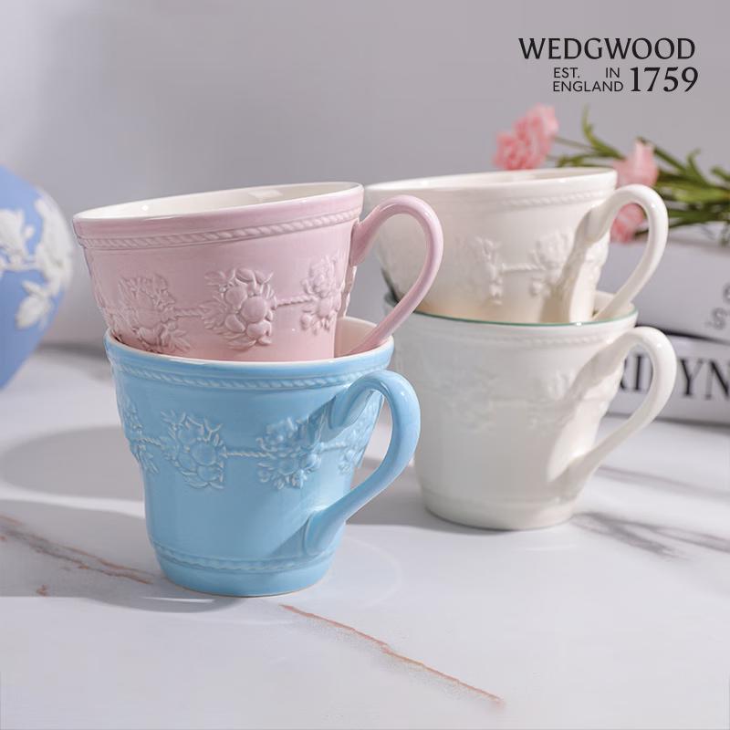 Wedgwood Joyful Holiday Couple Mug Set