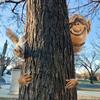 Garden Elf Tree Hugger Polyresin Tree Sculpture Garden Peeker Yard Art for Home Decoration