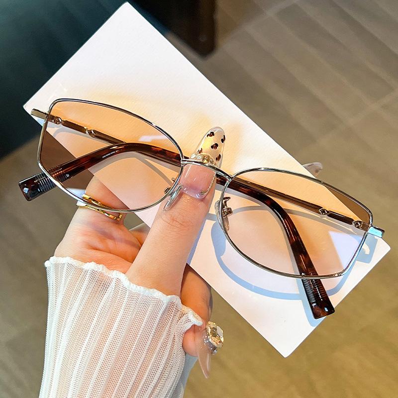 

New product Yang Zi, the same myopia glasses, anti-blue light and radiation protection, new product nerd cat eye can be matched with degree women