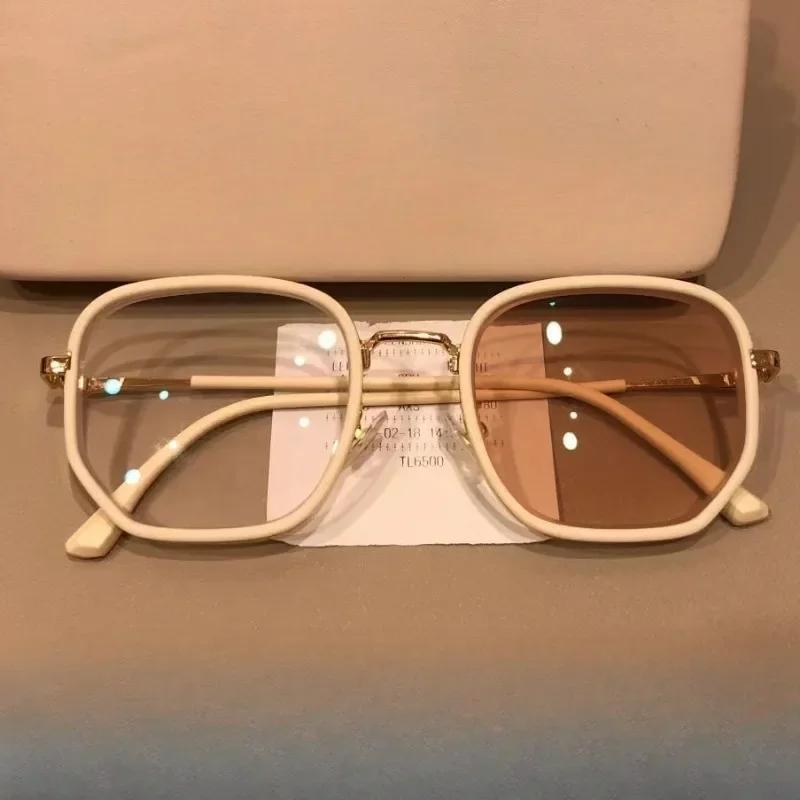

-400 Myopia 0 Glasses Light Color Changing Utomatic UV Ray Blocking One Pair Glasses with Multiple Uses Intelligent Day and Night Styles 0 Photochromi