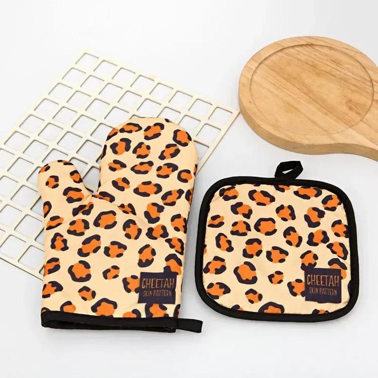 New Kitchen Gloves Insulation Leopard Pattern Pad Cooking Microwave Gloves Baking BBQ Oven Potholders Oven Mitts Potholder Pad for Kitchen