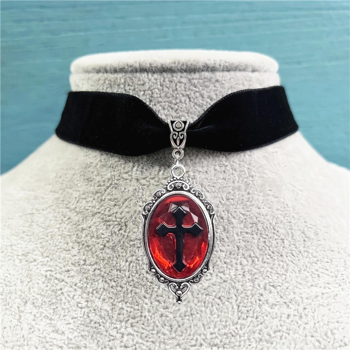 

Gothic Geometric Oval Black Relief Cross Imitation Ruby Pendant Velvet Choker Necklace for Women Vampire Halloween Party Jewelry