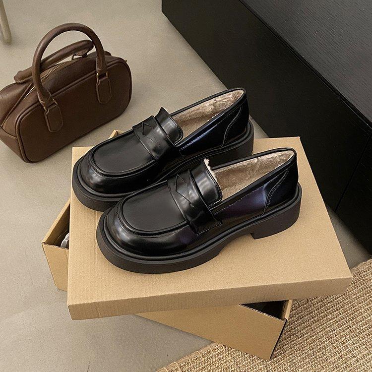 

Platform British style small leather shoes women s 2025 new autumn and winter one-pedal women s shoes loafers velvet snow boots cotton shoes 40