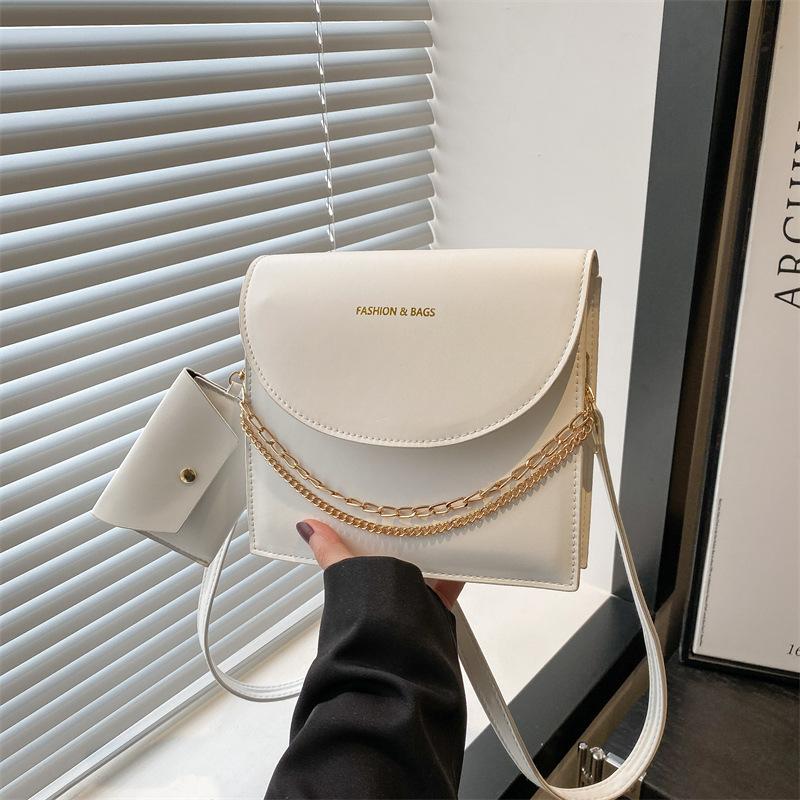 Casual simple new solid color chain fashionable large capacity temperament fashionable commuter messenger shoulder bag women