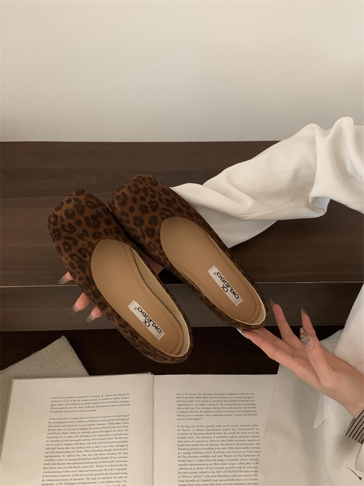 

Korean retro niche flat-soled single shoes women s 2025 new light-mouth leopard print grandma shoes suede beanie shoes ballet shoes 39 леопардовый