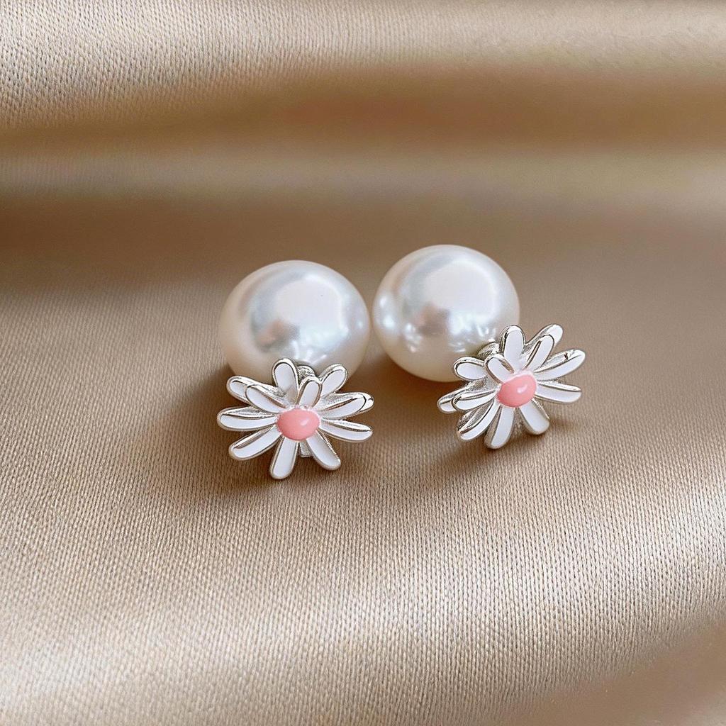 Elegant Pearl Daisy Flower Stud Earrings - Fresh, Versatile Ear Jewelry with Silver Needle for Women