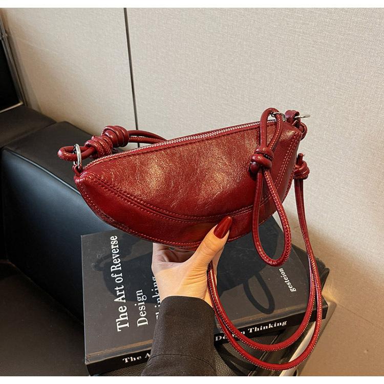 2025 new casual large-capacity shoulder messenger bag high-end soft leather croissant bag women's armpit bag
